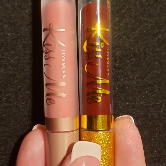 Kiss me liquid lipsticks - Picture 2 of 3